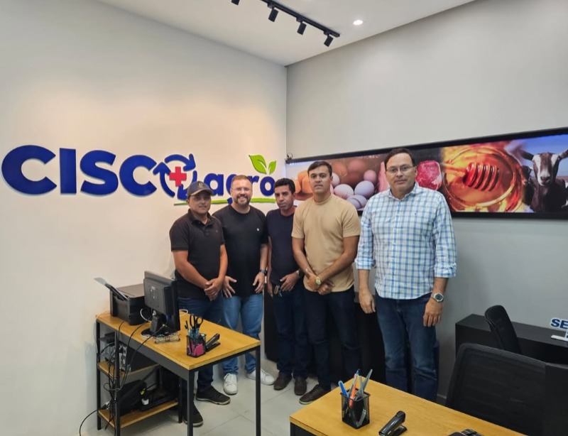 Prefeito de Camala visita sede do CiscoAgro e dialoga sobre inaugurao da Sala do SIM