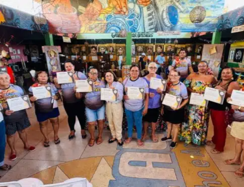 Camala entrega carteira do arteso e celebra novo marco para o artesanato local