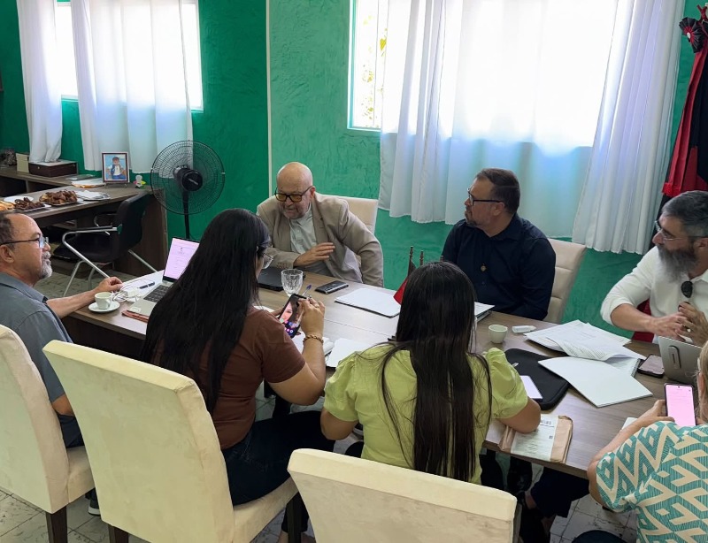 Reuni�o discute alinhamento para lan�amento de edital de concurso p�blico em Camala�